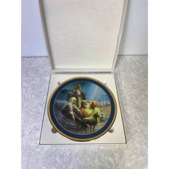 Southern Living Gallery 1985 Story of Christmas Plate 'The Shepherds' - Picture 3 of 5